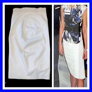 Classic and sexy Max Mara pencil skirt